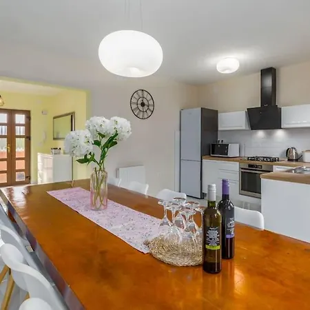 Tatil Evi Mirna